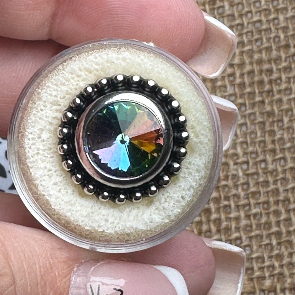 Magnolia and Vine 18mm Original Bijou Rainbow Snap